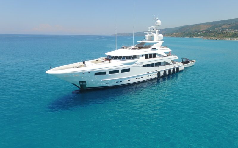 revelry motor yacht